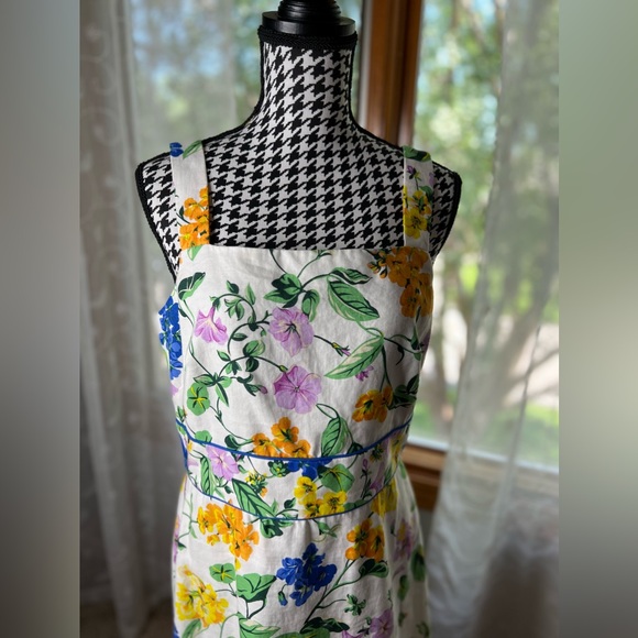 Ann Taylor floral dress 🤍💛 - Picture 4 of 6